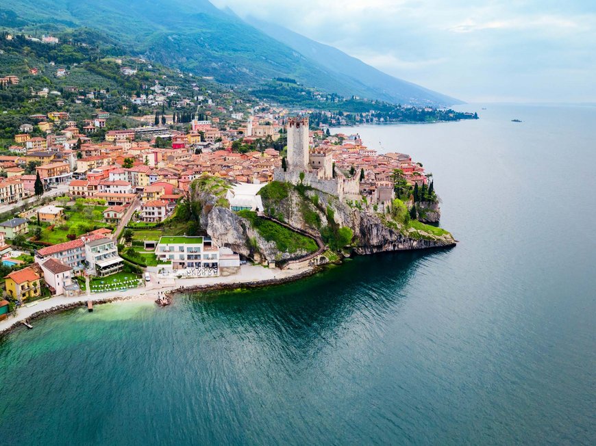 Hotel in Desenzano del Garda: tranquillity with a lake view Hotel in Desenzano del Garda: tranquillity with a lake view